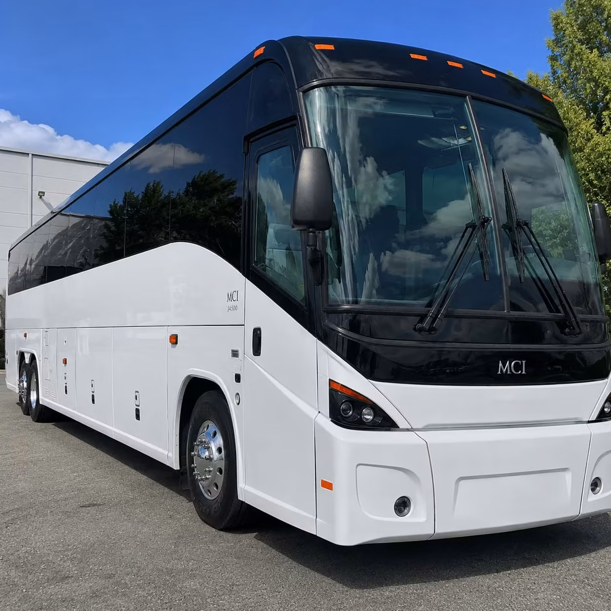 charter buses and party buses for kfc yum center concerts in louisville