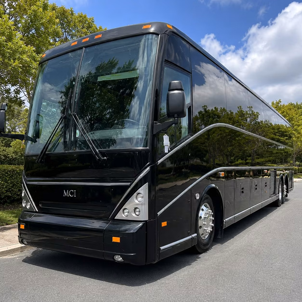 use a louisville minibus for smaller groups and shorter field trip runs